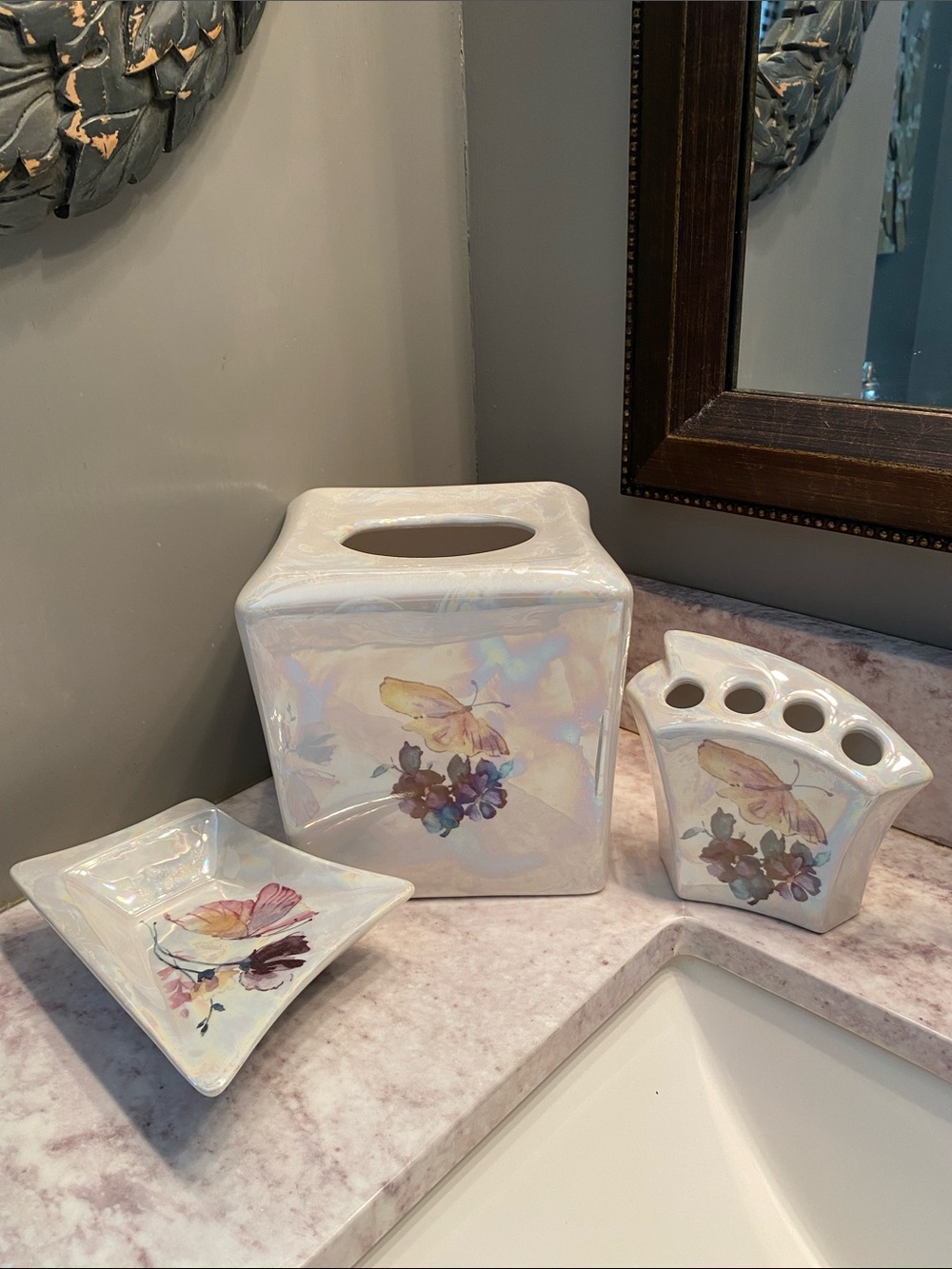 NWOT Butterfly & Florals Ceramic Tissue Box Cover/Toothbrushes Holder/Soap Dish